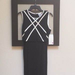 Special Sale.NWT Sleeveless Black Jumsuit w Offwhite Trim .. Gorgeous on!